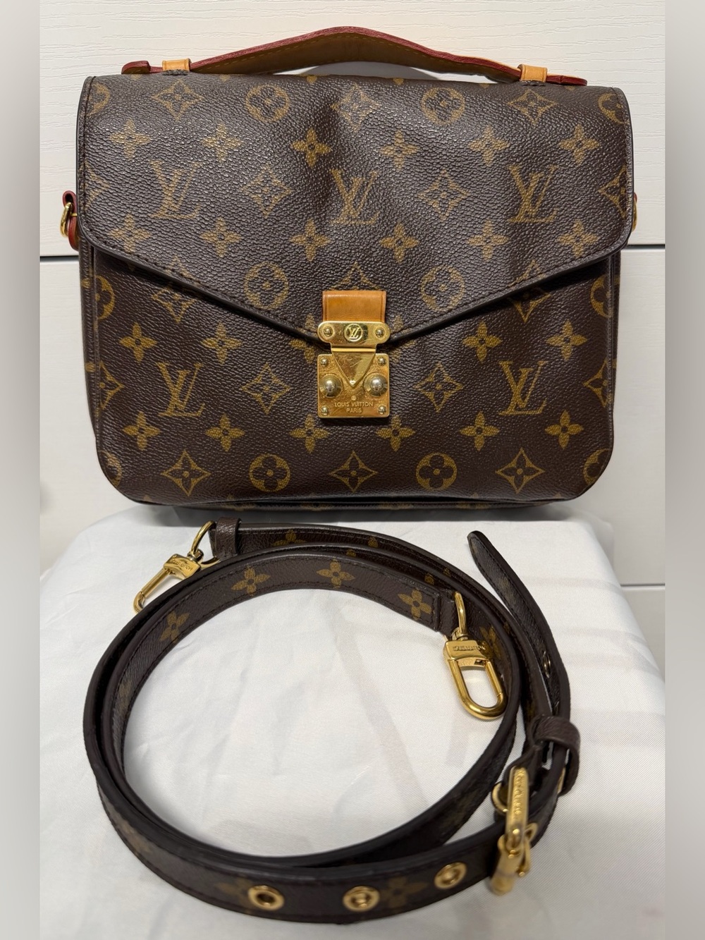 Louis Vuitton Pochette Metis Monogram Canvas Shoulder Bag
